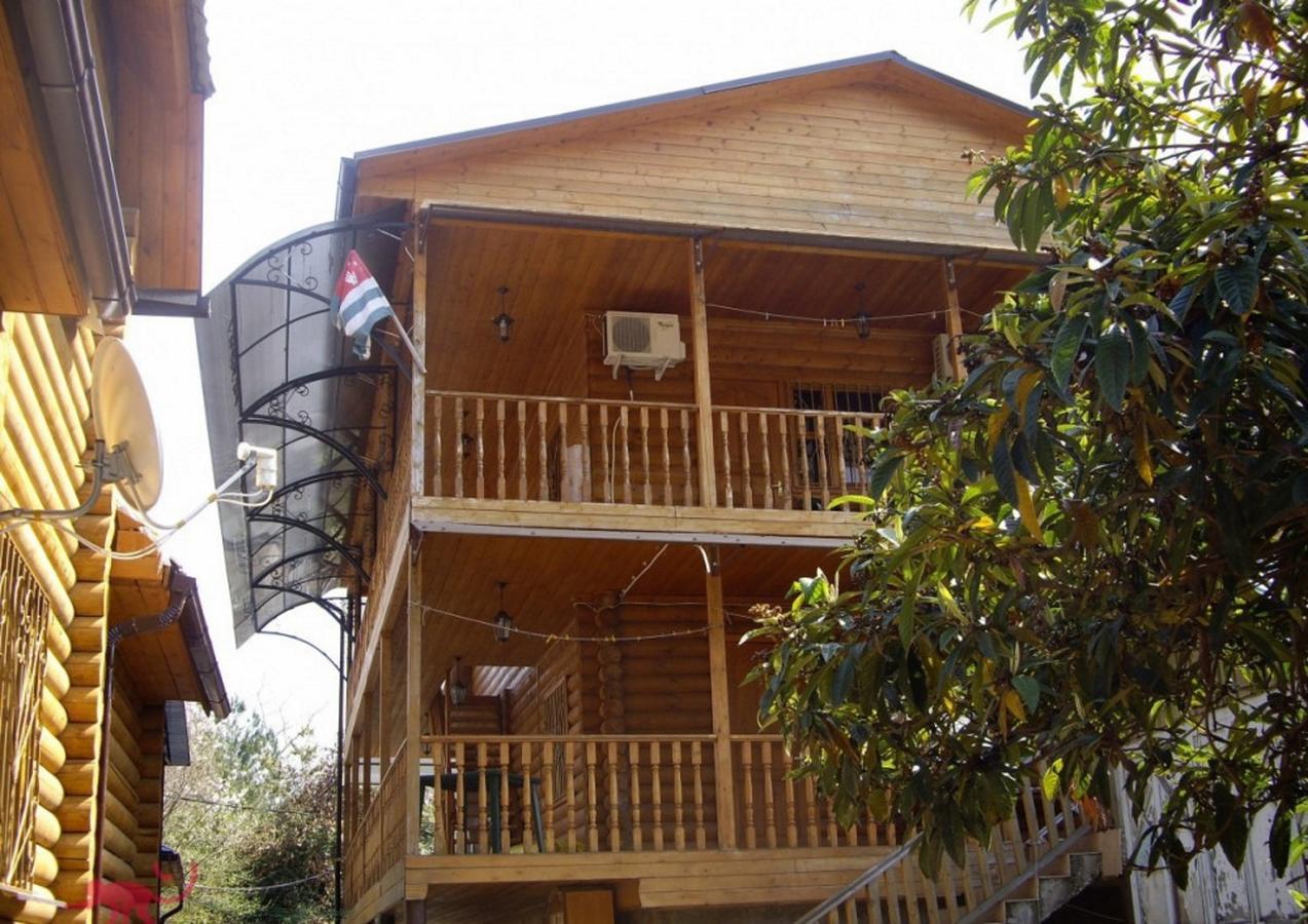 U Iriny Hotel Пицунда Екстериор снимка