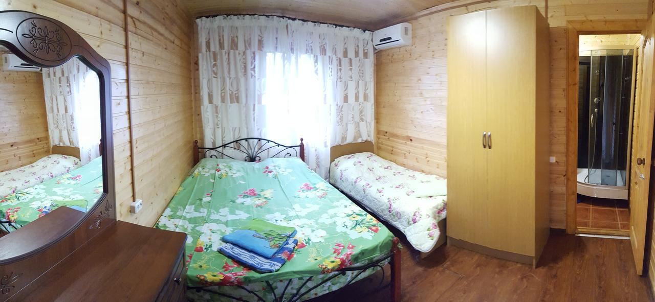 U Iriny Hotel Пицунда Екстериор снимка