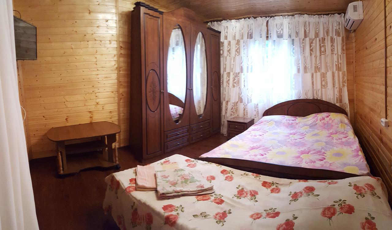 U Iriny Hotel Пицунда Екстериор снимка