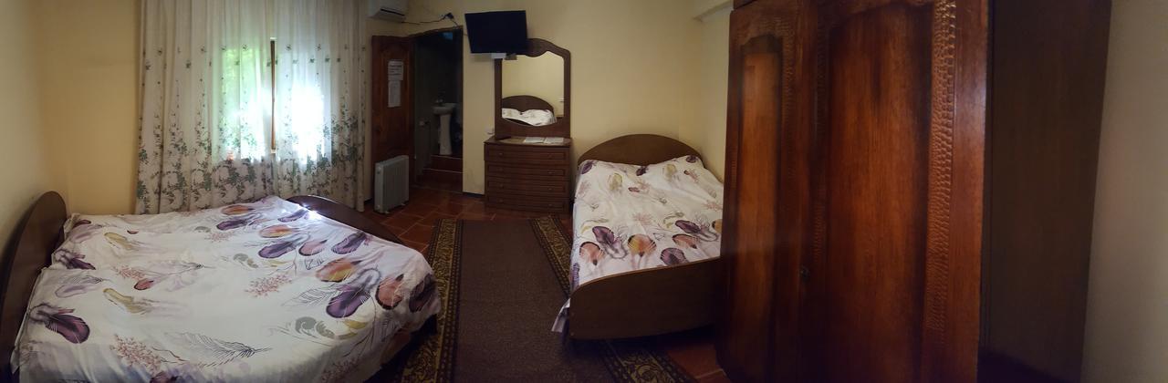 U Iriny Hotel Пицунда Екстериор снимка