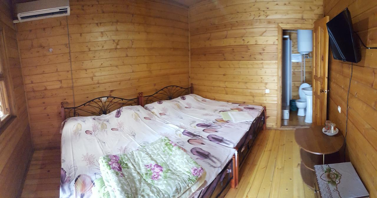 U Iriny Hotel Пицунда Екстериор снимка